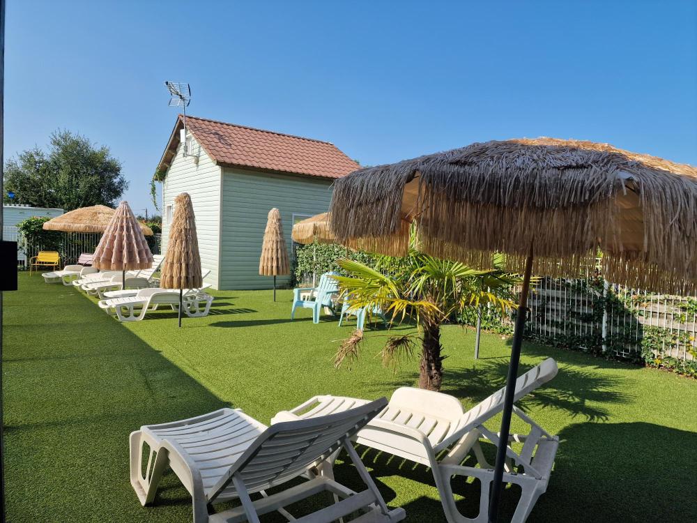 Image Camping Les Ptites Maisons Dans La Prairie***