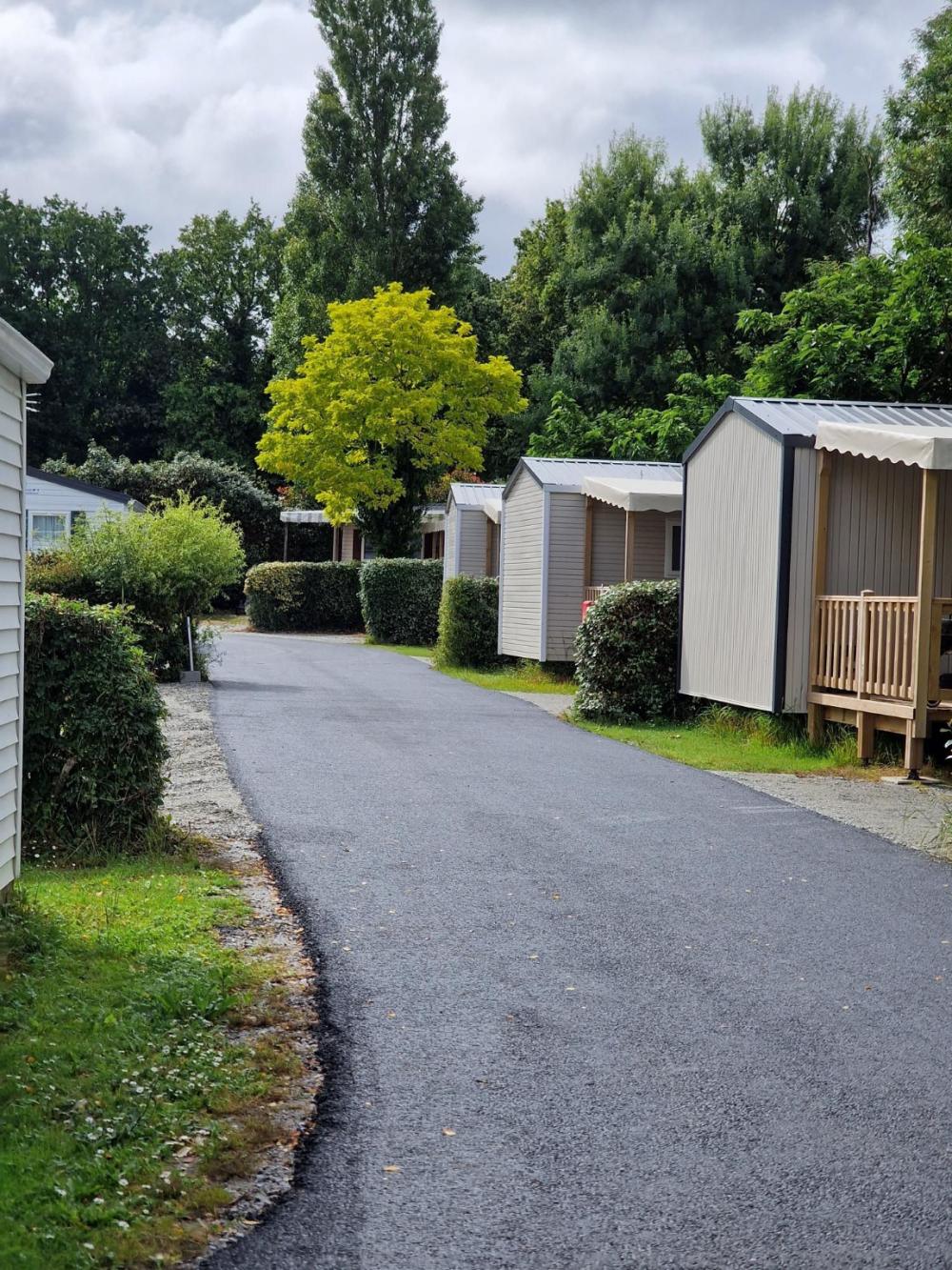 Image Camping Les Ptites Maisons Dans La Prairie***